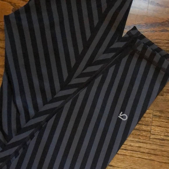 GapFit GFast Contrast Stripe Leggings Size xs - Picture 5 of 5